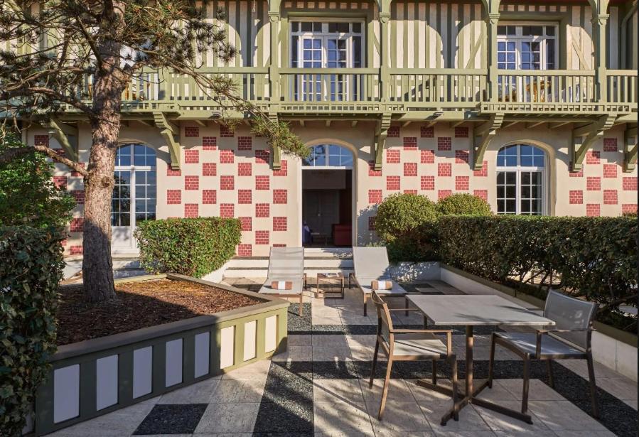 Barrière Le Normandy Hotel 5*